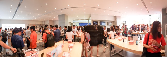Xiaomi chính thức khai trương thêm cửa hàng Mi Store thứ hai tại TP.HCM: diện tích hơn 300 m2, bày bán hơn 180 mặt hàng thuộc hệ sinh thái Mi - Ảnh 11. Xiaomi chính thức khai trương thêm cửa hàng Mi Store thứ hai tại TP.HCM: diện tích hơn 300 m2, bày bán hơn 180 mặt hàng thuộc hệ sinh thái Mi - Ảnh 11.