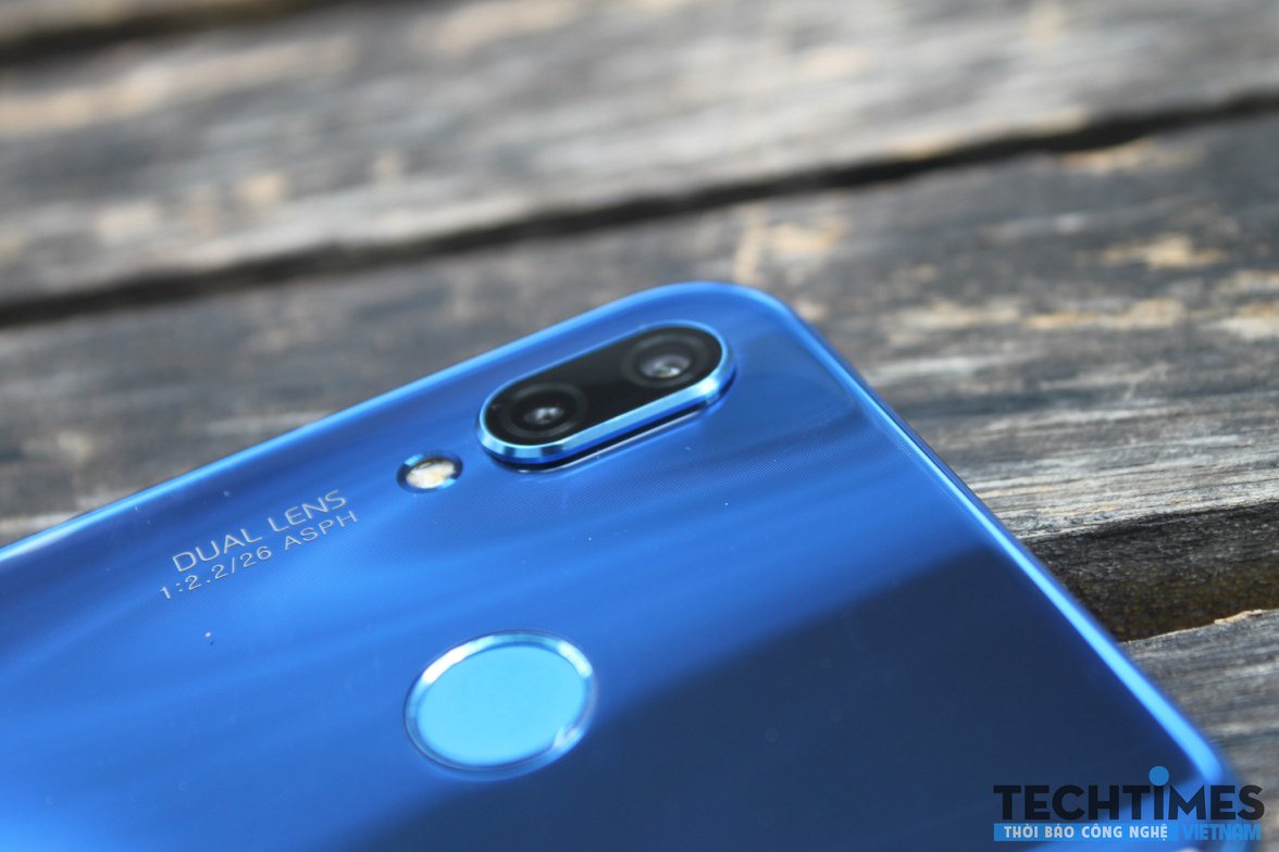 Cụm camera kép được đặt dọc trên Nova 3e