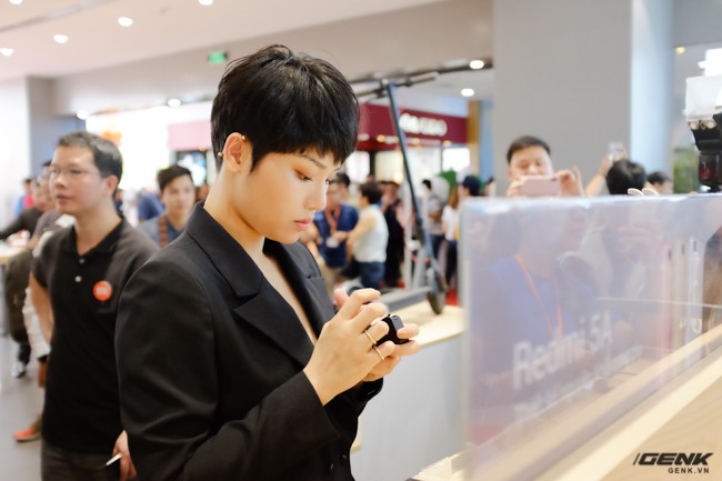 Xiaomi chính thức khai trương thêm cửa hàng Mi Store thứ hai tại TP.HCM: diện tích hơn 300 m2, bày bán hơn 180 mặt hàng thuộc hệ sinh thái Mi - Ảnh 7. Xiaomi chính thức khai trương thêm cửa hàng Mi Store thứ hai tại TP.HCM: diện tích hơn 300 m2, bày bán hơn 180 mặt hàng thuộc hệ sinh thái Mi - Ảnh 7.