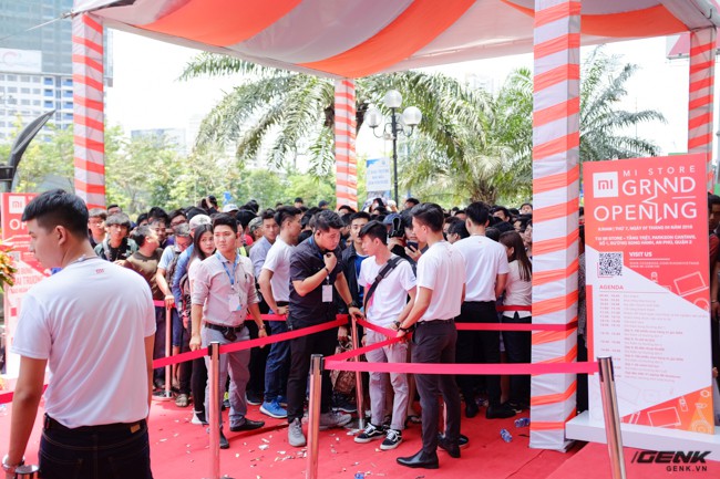 Xiaomi chính thức khai trương thêm cửa hàng Mi Store thứ hai tại TP.HCM: diện tích hơn 300 m2, bày bán hơn 180 mặt hàng thuộc hệ sinh thái Mi - Ảnh 1. Xiaomi chính thức khai trương thêm cửa hàng Mi Store thứ hai tại TP.HCM: diện tích hơn 300 m2, bày bán hơn 180 mặt hàng thuộc hệ sinh thái Mi - Ảnh 1.