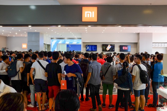 Xiaomi chính thức khai trương thêm cửa hàng Mi Store thứ hai tại TP.HCM: diện tích hơn 300 m2, bày bán hơn 180 mặt hàng thuộc hệ sinh thái Mi - Ảnh 4. Xiaomi chính thức khai trương thêm cửa hàng Mi Store thứ hai tại TP.HCM: diện tích hơn 300 m2, bày bán hơn 180 mặt hàng thuộc hệ sinh thái Mi - Ảnh 4.