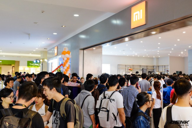 Xiaomi chính thức khai trương thêm cửa hàng Mi Store thứ hai tại TP.HCM: diện tích hơn 300 m2, bày bán hơn 180 mặt hàng thuộc hệ sinh thái Mi - Ảnh 5. Xiaomi chính thức khai trương thêm cửa hàng Mi Store thứ hai tại TP.HCM: diện tích hơn 300 m2, bày bán hơn 180 mặt hàng thuộc hệ sinh thái Mi - Ảnh 5.