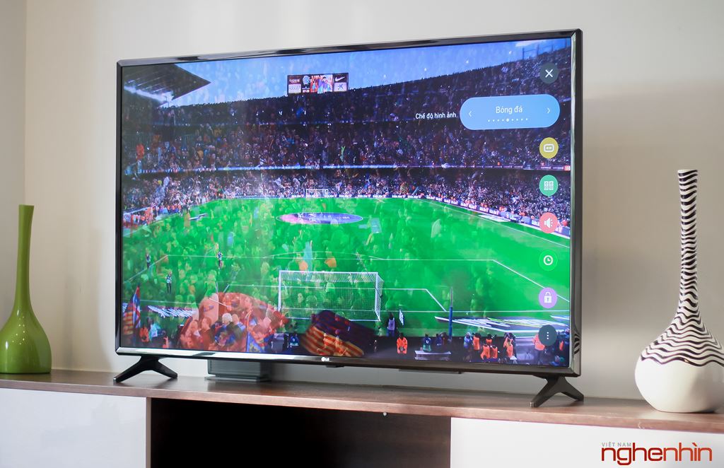 Mở hộp Tivi LG 4K HDR 55 inch, tích hợp Football Edition, giá 17,9 triệu ảnh 1