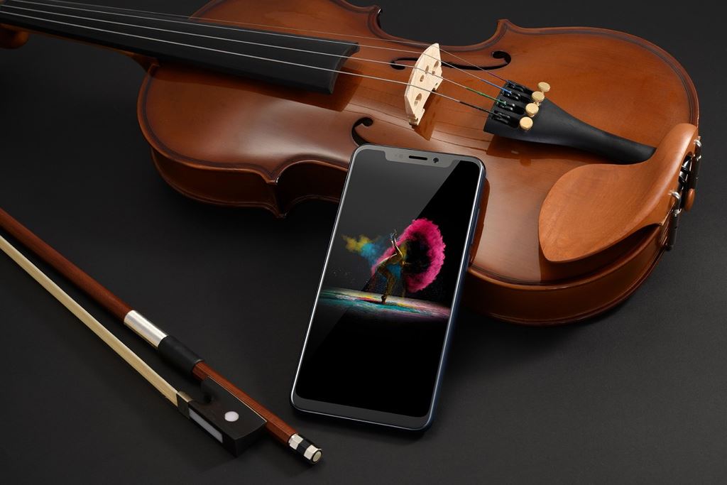 ZTE Axon 9 Pro: thiết kế đẹp, màn hình tai thỏ, chip Snapdragon 845 ảnh 2