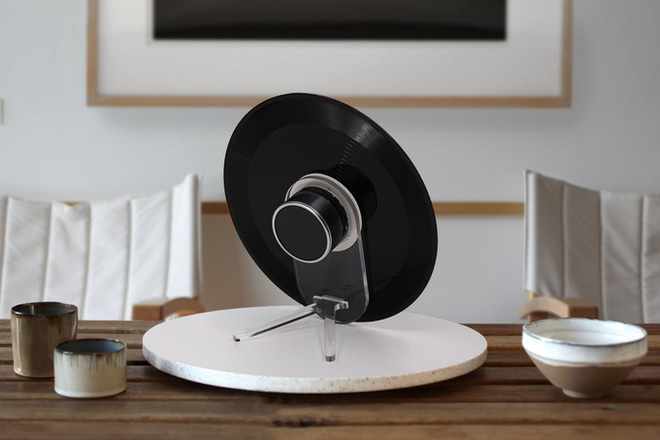Đĩa nhựa Vinyl giờ cũng biến thành loa Bluetooth được, âm thanh trong trẻo, bass đầy đặn mà còn được tiếng bảo vệ môi trường - Ảnh 3. Đĩa nhựa Vinyl giờ cũng biến thành loa Bluetooth được, âm thanh trong trẻo, bass đầy đặn mà còn được tiếng bảo vệ môi trường - Ảnh 3.