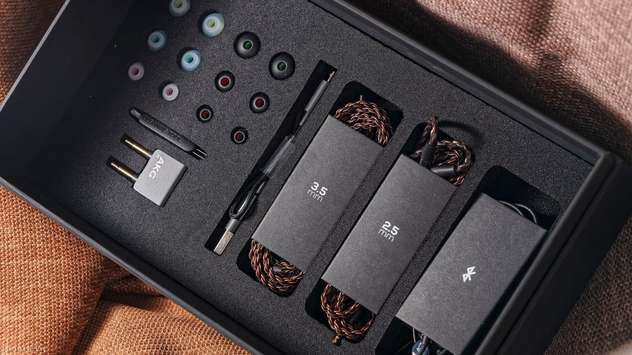 tinhte_unboxing_akg_n5005_1.jpg Đang tải tinhte_unboxing_akg_n5005_1.jpg…