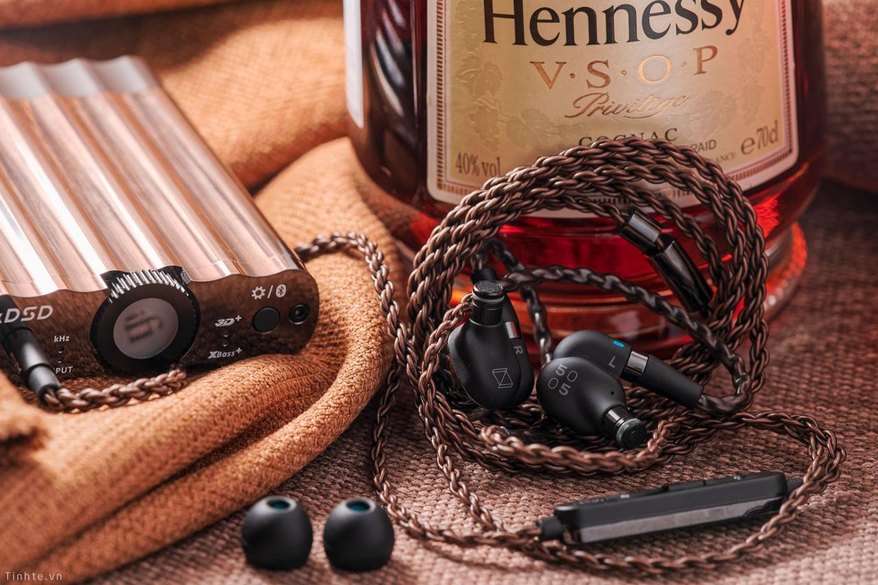 tinhte_unboxing_akg_n5005_5.jpg Đang tải tinhte_unboxing_akg_n5005_5.jpg…
