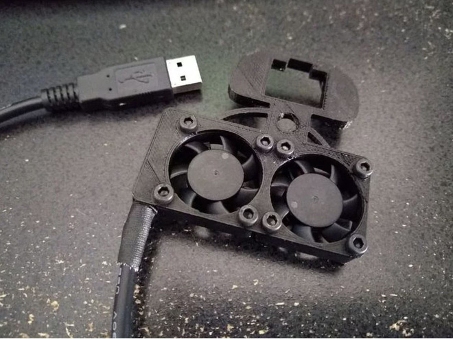 Sáng tạo bất đắc dĩ: Chế quạt tản nhiệt để chống nóng cho máy ảnh Sony - Ảnh 3. Sáng tạo bất đắc dĩ: Chế quạt tản nhiệt để chống nóng cho máy ảnh Sony - Ảnh 3.