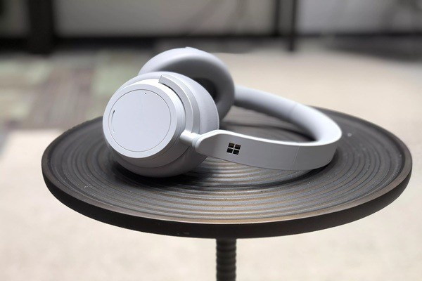 Microsoft đang phát triển tai nghe không dây Surface Buds để cạnh tranh với AirPods - Ảnh 2.