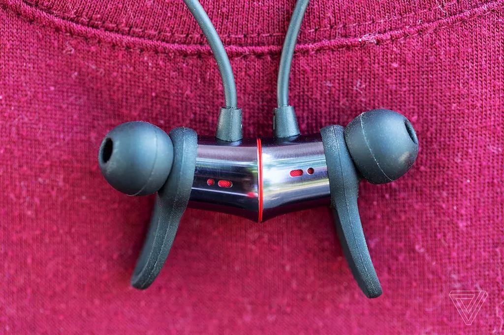 OnePlus Bullets: tai nghe Bluetooth có sạc nhanh, chống chịu thời tiết, giá 69 USD ảnh 1