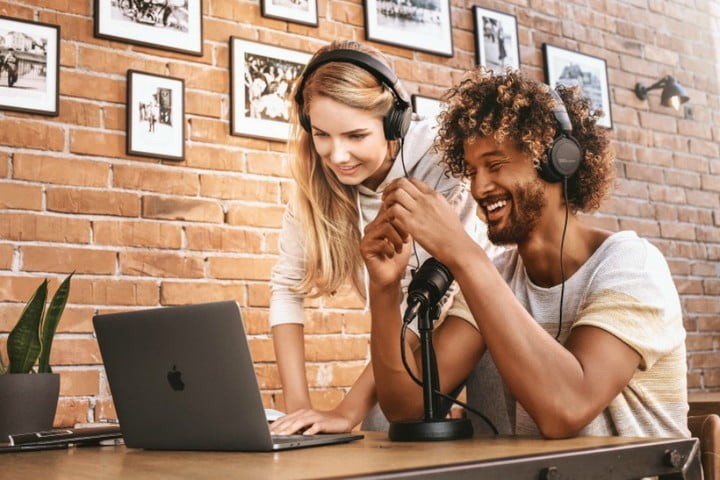 Beyerdynamic DT 240 Pro: Tai nghe full-size giá tốt dành cho cả dân chuyên lẫn không chuyên