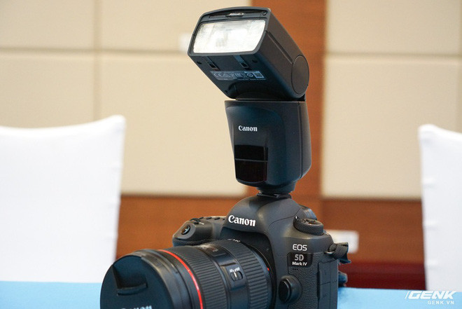 Canon Việt Nam chính thức giới thiệu máy ảnh Mirrorless EOS M50: máy ảnh đầu tiên trang bị DIGIC 8, cảm biến APS-C 24,1 MP, ISO lên đến 51.200, giá 19,99 triệu đồng - Ảnh 15. Canon Việt Nam chính thức giới thiệu máy ảnh Mirrorless EOS M50: máy ảnh đầu tiên trang bị DIGIC 8, cảm biến APS-C 24,1 MP, ISO lên đến 51.200, giá 19,99 triệu đồng - Ảnh 15.
