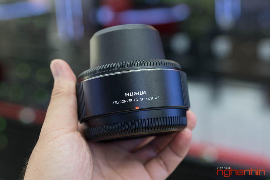 Trên tay ống kính Fujifilm GF 250mm F4 và loạt phụ kiện cho máy ảnh Medium Format GFX tại Việt Nam ảnh 4
