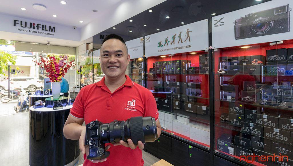 Trên tay ống kính Fujifilm GF 250mm F4 và loạt phụ kiện cho máy ảnh Medium Format GFX tại Việt Nam ảnh 1