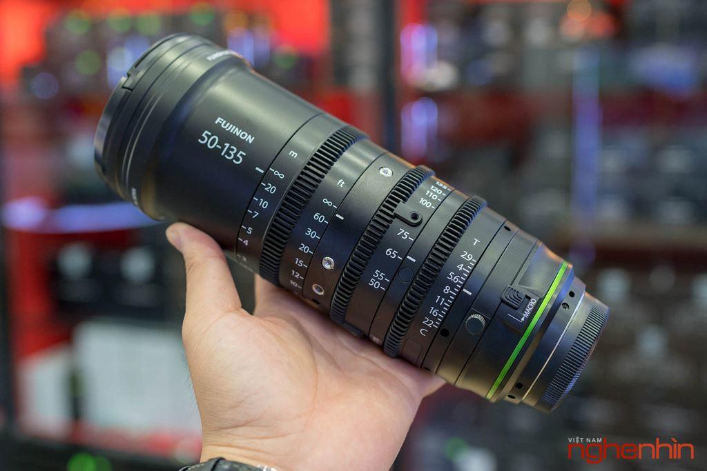 Trên tay ống kính Fujifilm GF 250mm F4 và loạt phụ kiện cho máy ảnh Medium Format GFX tại Việt Nam ảnh 7