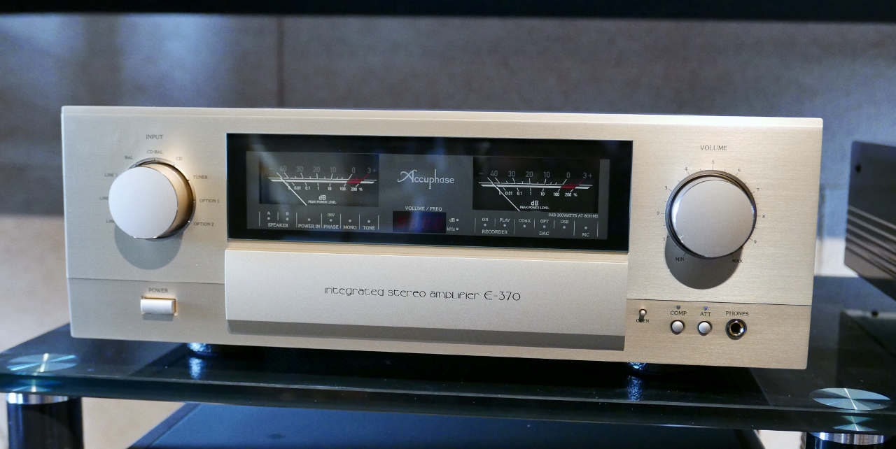 ampli Accuphase E-370 can canh