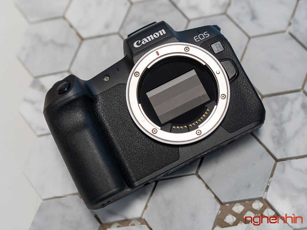 Trên tay Canon EOS R: máy ảnh không gương lật Full-frame đầu tiên của Canon ảnh 3