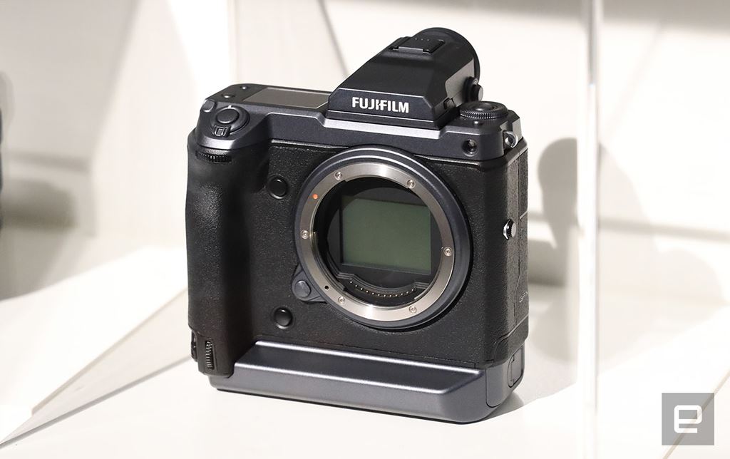 Fujifilm công bố máy ảnh Medium Format GFX 100S với cảm biến 100MP ảnh 3