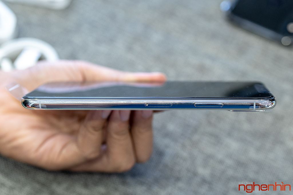 Cận cảnh iPhone XS Max 256GB đầu tiên về Việt Nam trong đêm trước ngày mở bán, giá 68 triệu đồng ảnh 7