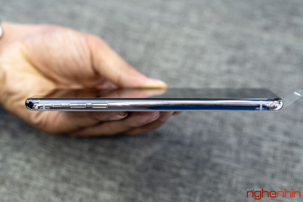 Cận cảnh iPhone XS Max 256GB đầu tiên về Việt Nam trong đêm trước ngày mở bán, giá 68 triệu đồng ảnh 9