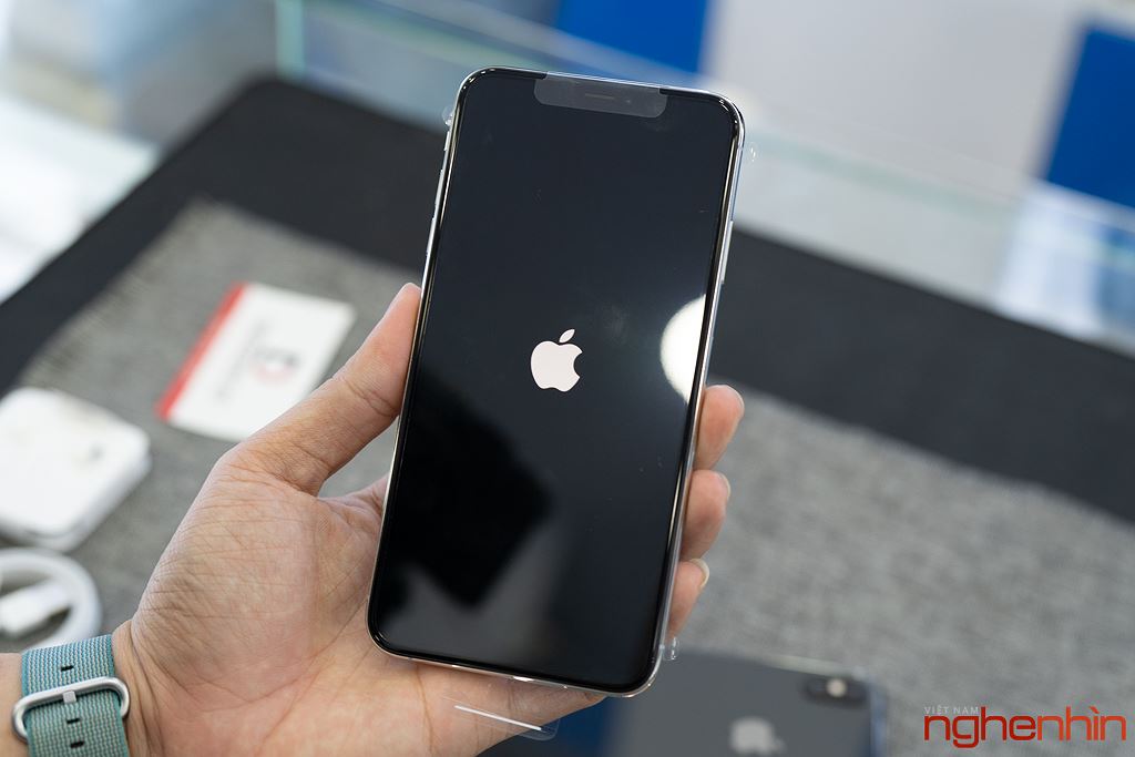 Cận cảnh iPhone XS Max 256GB đầu tiên về Việt Nam trong đêm trước ngày mở bán, giá 68 triệu đồng ảnh 6