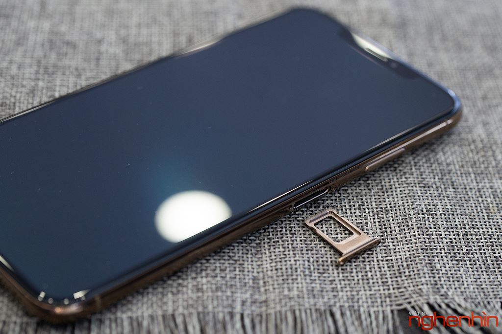 Cận cảnh iPhone XS Max 256GB đầu tiên về Việt Nam trong đêm trước ngày mở bán, giá 68 triệu đồng ảnh 16