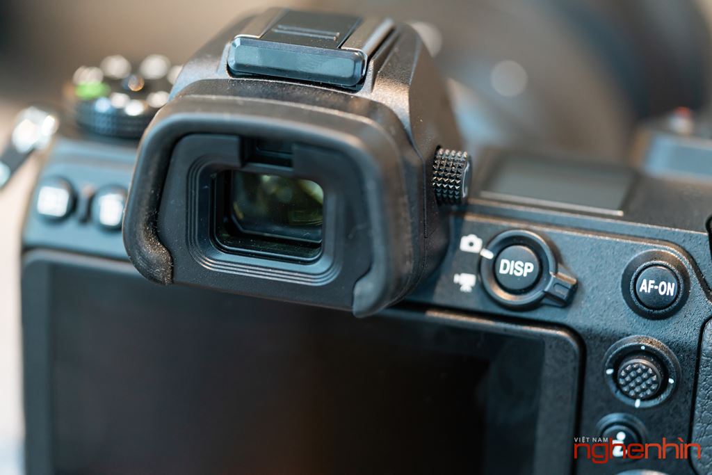 Trên tay máy ảnh không gương lật Nikon Z7: mỏng nhẹ hơn, hoàn thiện tốt ảnh 18