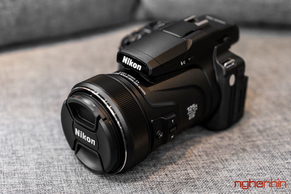Mở hộp máy ảnh siêu zoom Nikon Coolpix P1000: dải zoom 24-3000mm, quay phim 4K ảnh 4