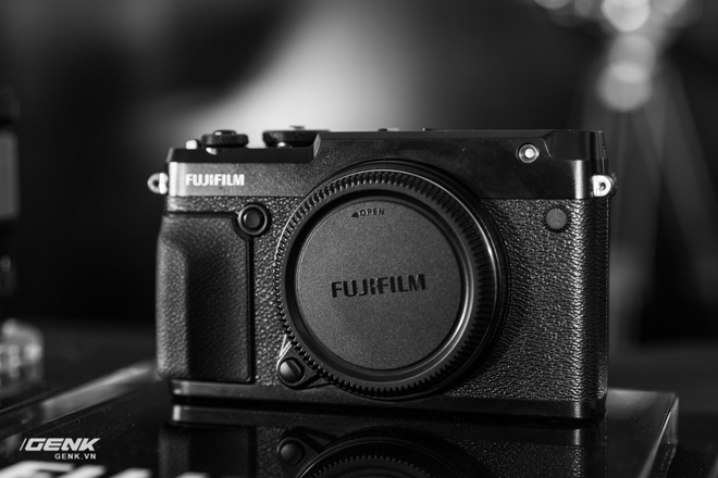 Trên tay máy ảnh Fujifilm GFX-50R: Medium Format siêu cao cấp, giá trên 100 triệu đồng - Ảnh 1.