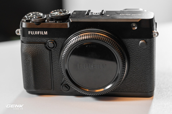 Trên tay máy ảnh Fujifilm GFX-50R: Medium Format siêu cao cấp, giá trên 100 triệu đồng - Ảnh 2.