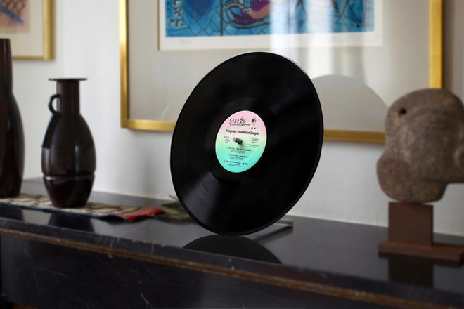 Đĩa nhựa Vinyl giờ cũng biến thành loa Bluetooth được, âm thanh trong trẻo, bass đầy đặn mà còn được tiếng bảo vệ môi trường - Ảnh 1.