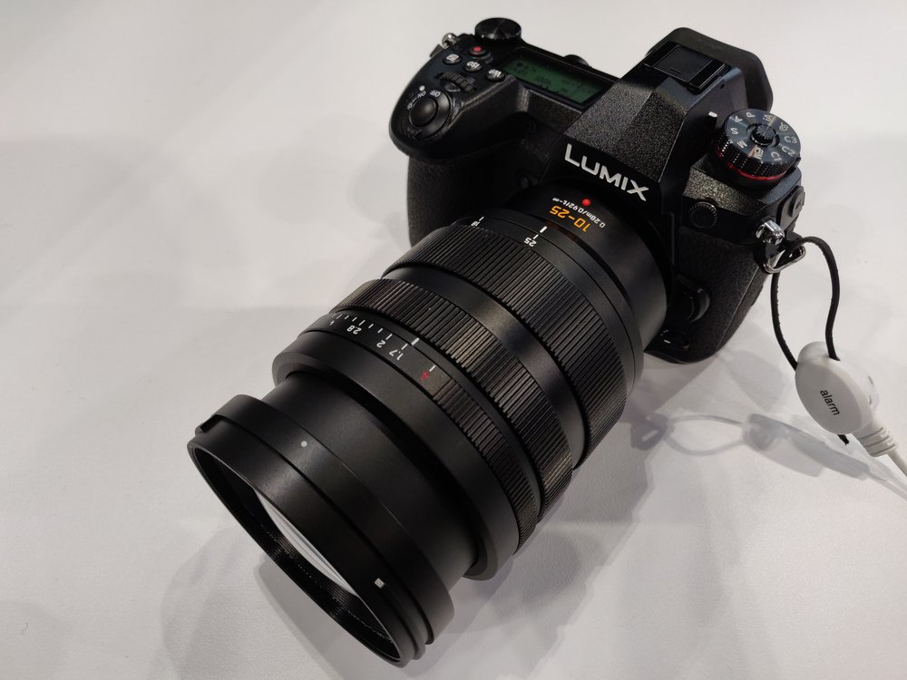 Đang tải Panasonic-Leica-DG-Vario-Summilux-10-25-mm-f1.7-lens-2.jpg…