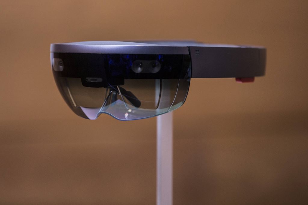 HoloLens 2 – Chiếc tai nghe kiêm kính thực tế ảo “sang chảnh” của Microsoft ảnh 1