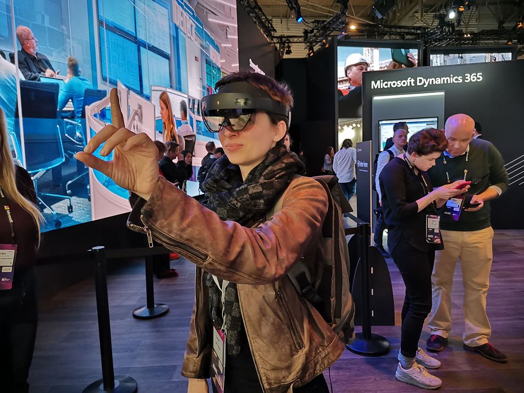 HoloLens 2 – Chiếc tai nghe kiêm kính thực tế ảo “sang chảnh” của Microsoft ảnh 5