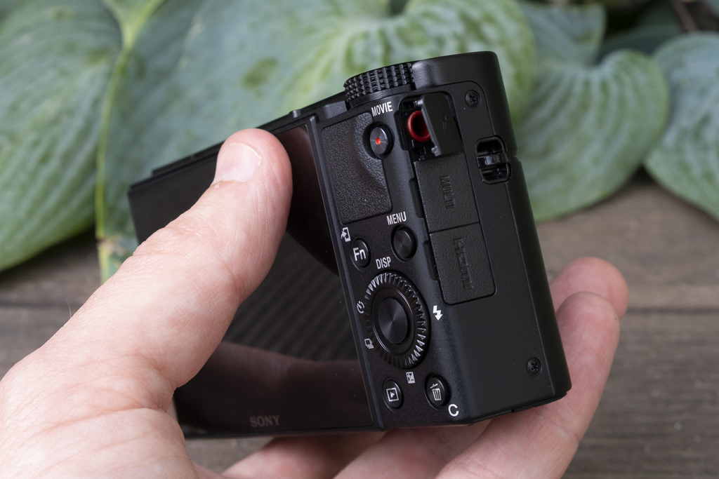 Sony RX100 VII ra mắt: nhỏ bé nhưng mạnh như A9 ảnh 3