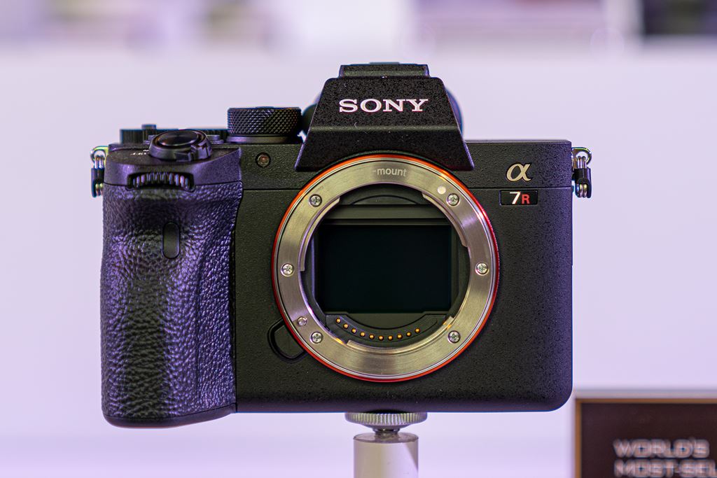 Cận cảnh Sony A7R IV: đầm tay, nhanh và mạnh hơn ảnh 7