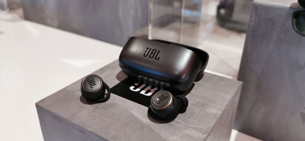 JBL Live 300TWS – Có chống ồn, lần đầu tiên tích hợp tối ưu âm thanh cá nhân ảnh 2
