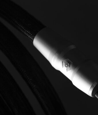 Kimber Kable Carbon Series: Trung tính & tự nhiên