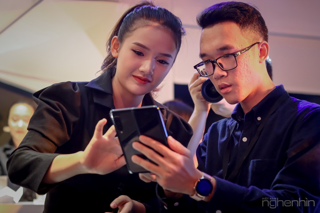 Siêu phẩm Samsung Galaxy Fold smartphone màn hình gập ra mắt người dùng Việt giá 50 triệu ảnh 8