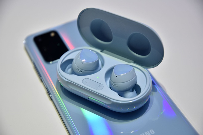 Galaxy Buds+ ra mat, pin 11 tieng, cai tien chat am hinh anh 8 Samsung_Galaxy_Buds_Plus_2.jpg