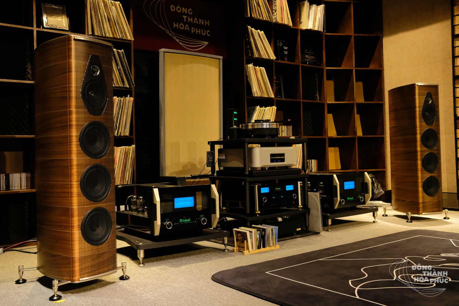 McIntosh_SonusFaber_DSAudio_Esoteric_Đông_Thành_Hòa_Phúc (38 of 40).jpg