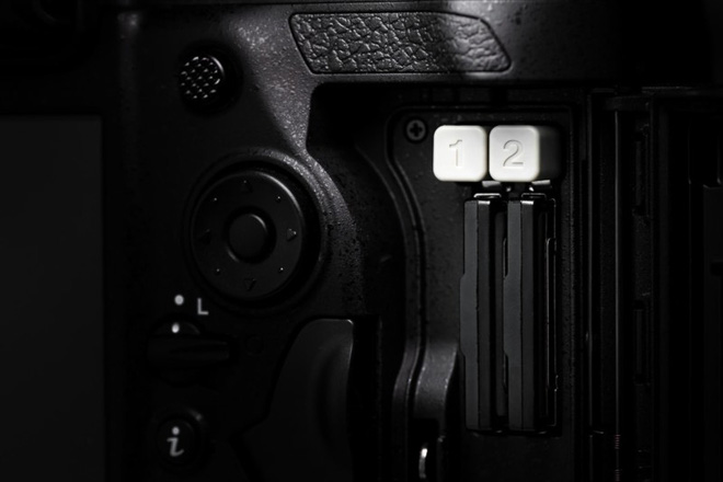Trên tay máy ảnh cao cấp Nikon D6: Có cả khóa chống trộm Kensington giống như laptop - Ảnh 5.