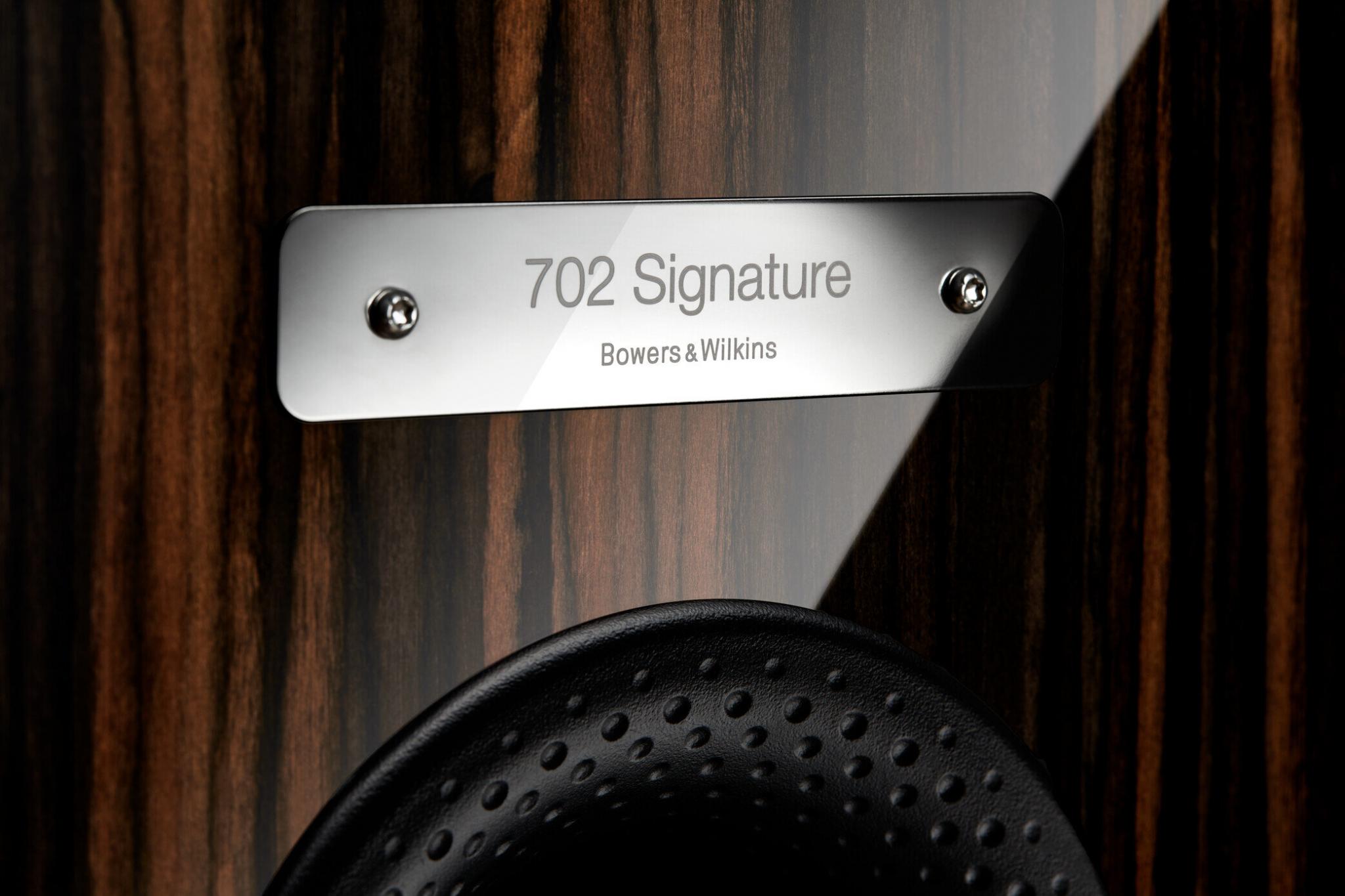 Low--702 Signature Datuk Gloss Plaque Detail.jpg