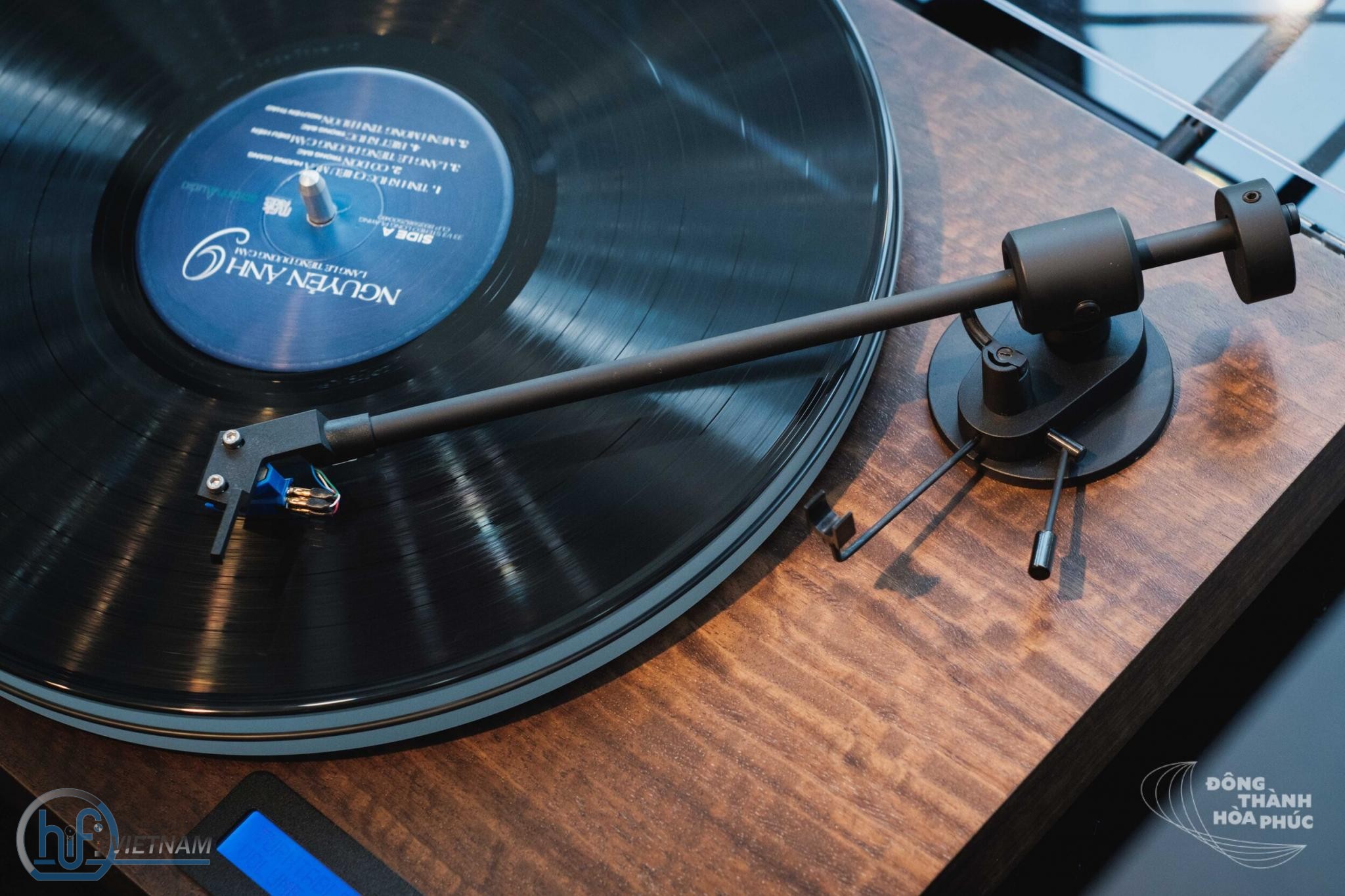 Pro-Ject_Jukebox_S2_Turntable_Đông_Thành_Hòa_Phúc (9 of 21).jpg