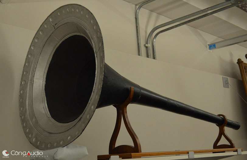 Loa kèn nghe nhạc Vamping Horn đang được lưu giữ tại bảo tàng Harborough