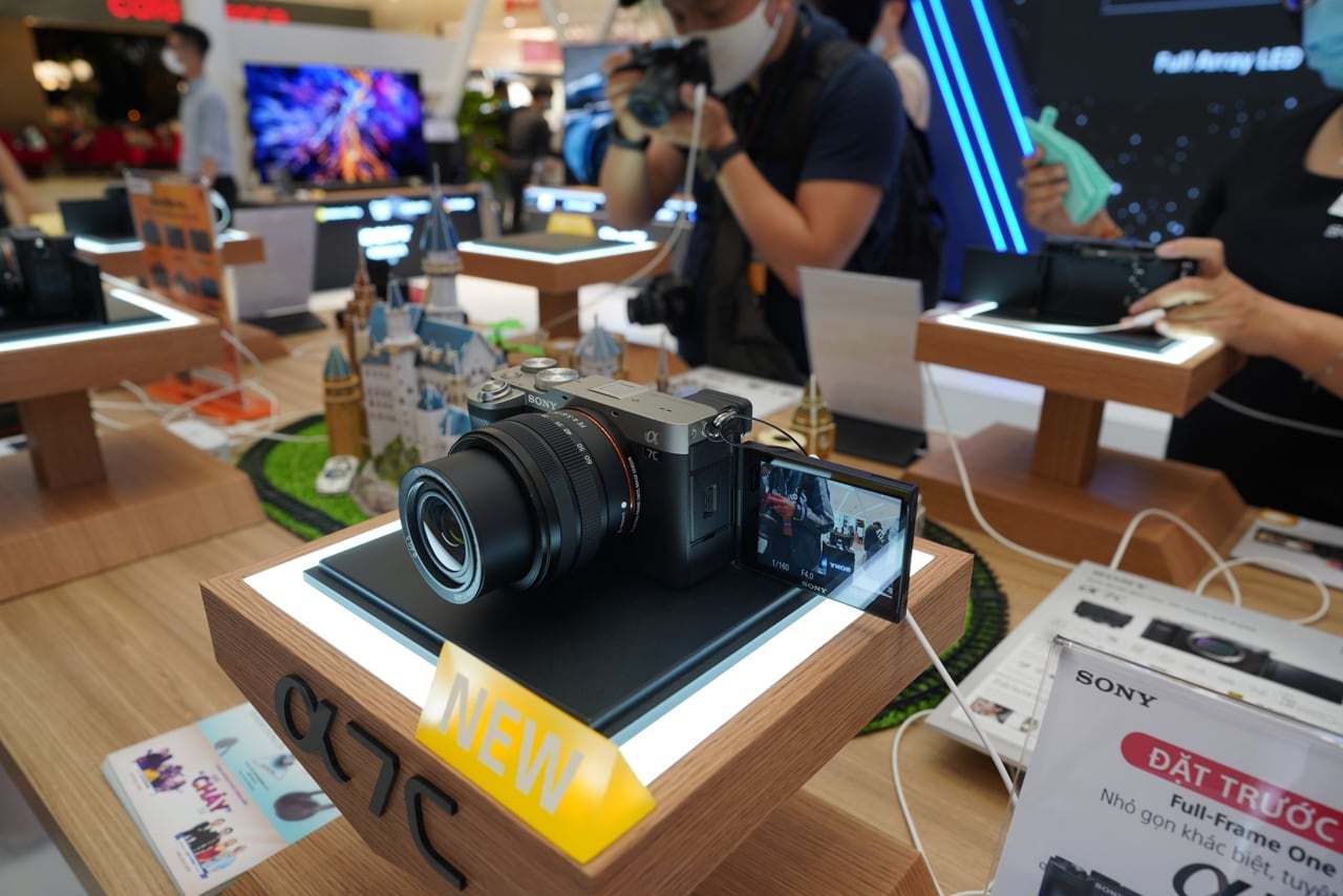 Sony A7C và ống kính FE 28-60mm F4-5.6 ra mắt tại Việt Nam