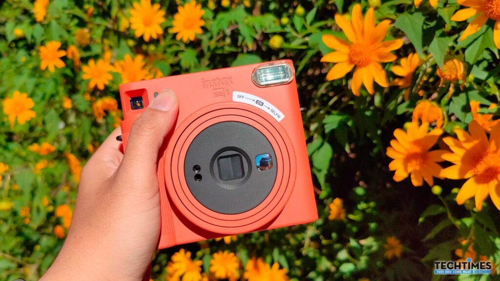 Trên tay Fujifilm Instax SQ1: Máy chụp ảnh lấy liền thú vị, giá 3 triệu đồng