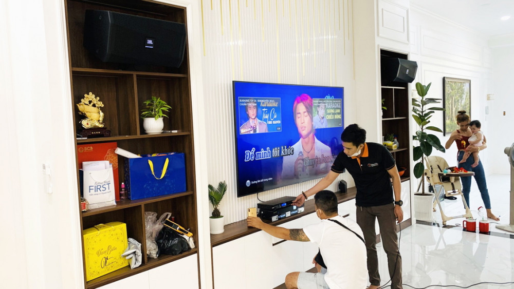 Một phòng karaoke gia đình