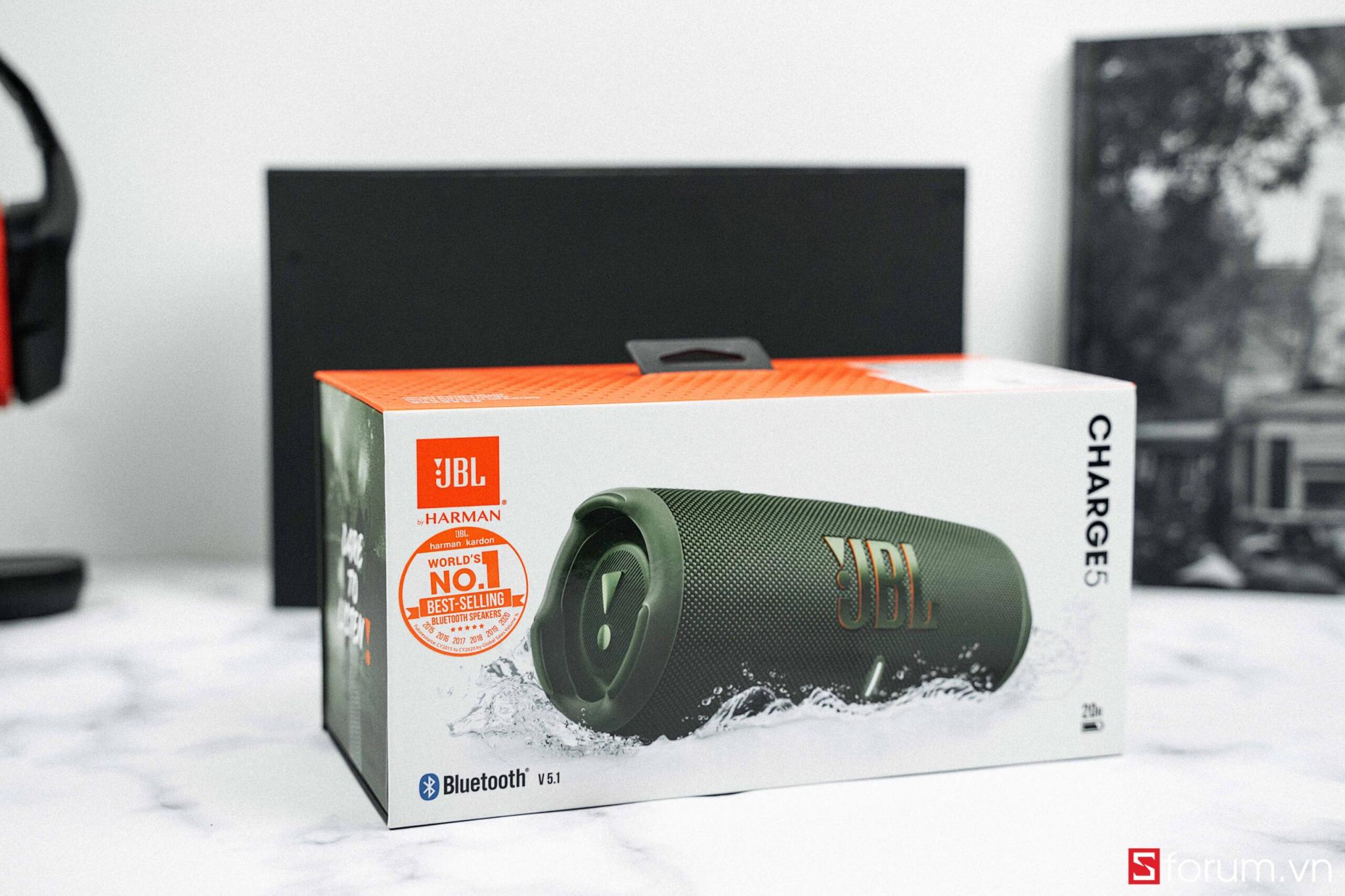 Sforum - Trang thông tin công nghệ mới nhất jbl-charge-5-1-scaled Trên tay JBL Charge 5: Âm lớn, kháng bụi kháng nước, giá chỉ 3.9 triệu đồng 