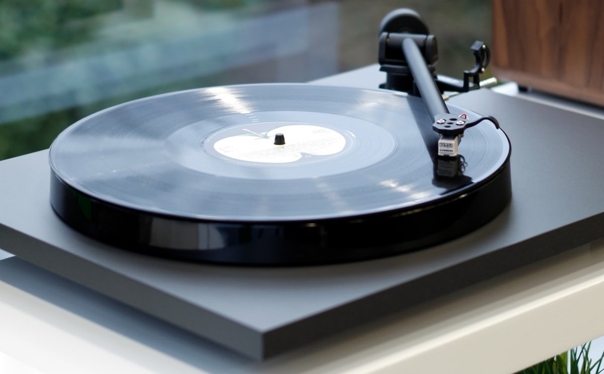 Rega | Planar 1 Turntable – multi-award winning &#39;plug and play&#39; turntable